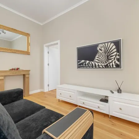 Aesthetic One Bedroom In By Renters