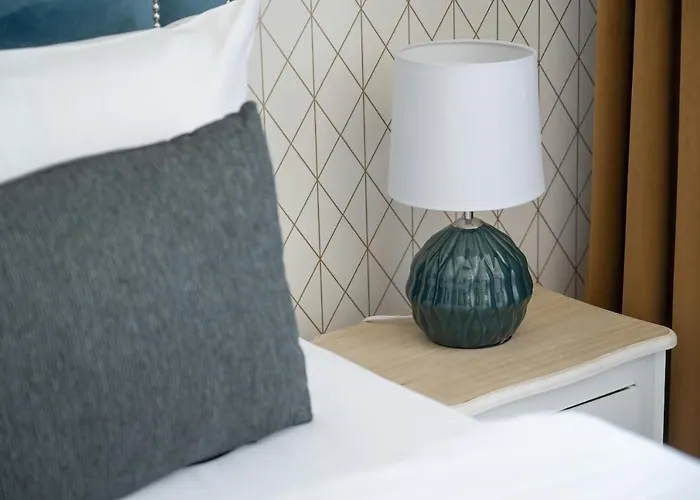 Aesthetic One Bedroom In By Renters Apartment *