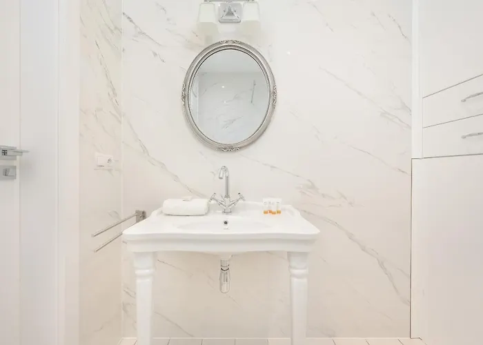 Aesthetic One Bedroom In By Renters *